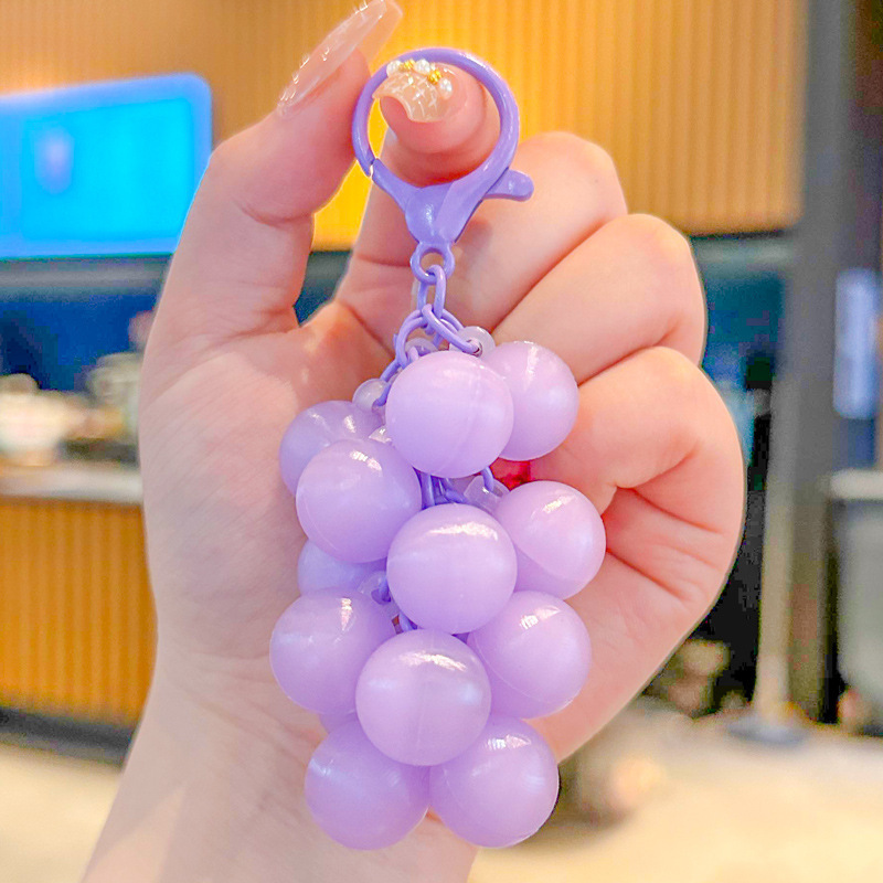 かわいい発光ブドウキーホルダークリエイティブ pvc 接着剤ビーズ小さな新鮮な色のブドウペンダント小さなギフトバッチ|undefined