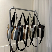 韩版大容量女士单肩包女2023新款简约竖条纹休闲托特包时尚手提包