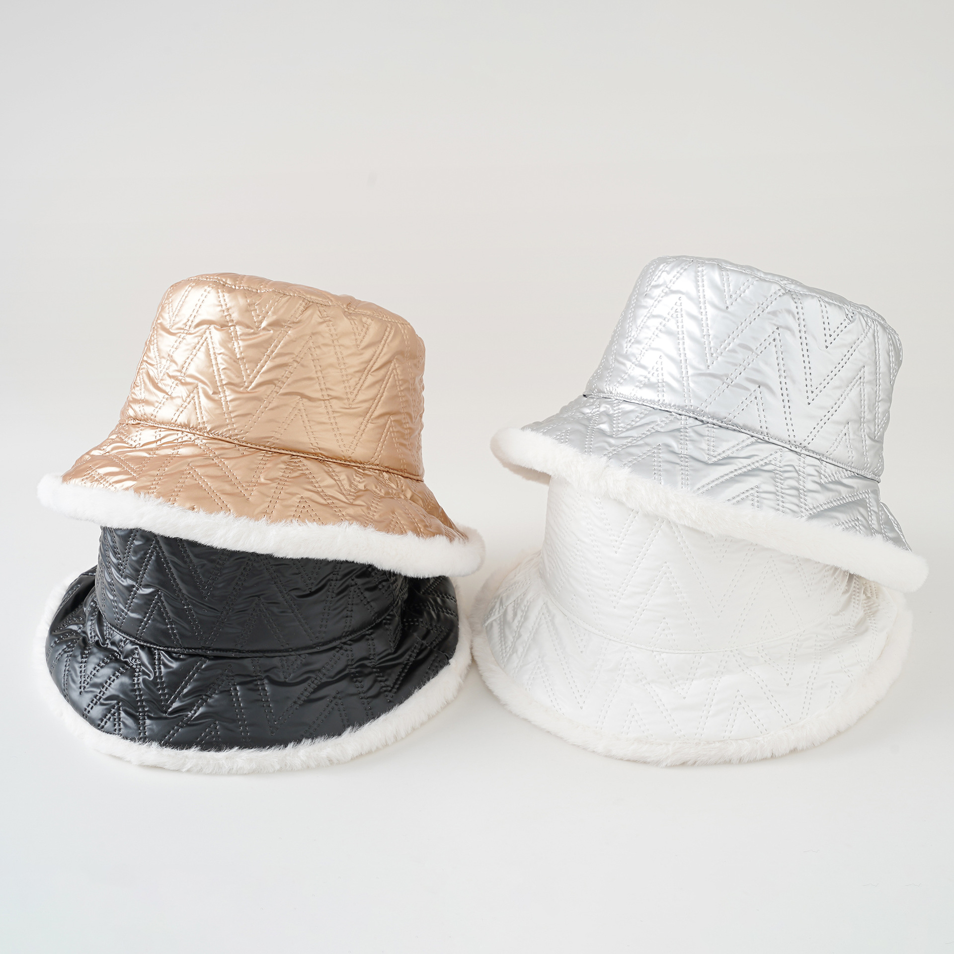 2022 otoño e invierno nuevo sombrero de lavabo caliente de las mujeres red metal rojo cuero de doble cara felpa sombrero de pescador estilo coreano