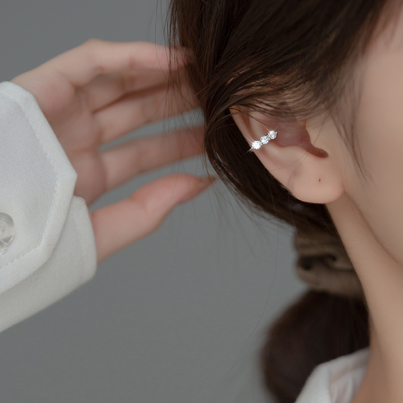 Eloch s925 plata dulce simple orejas para mujeres japonesas y coreanas temperamento diamantes redondos sin agujeros de orejas joyas de orejas M00686