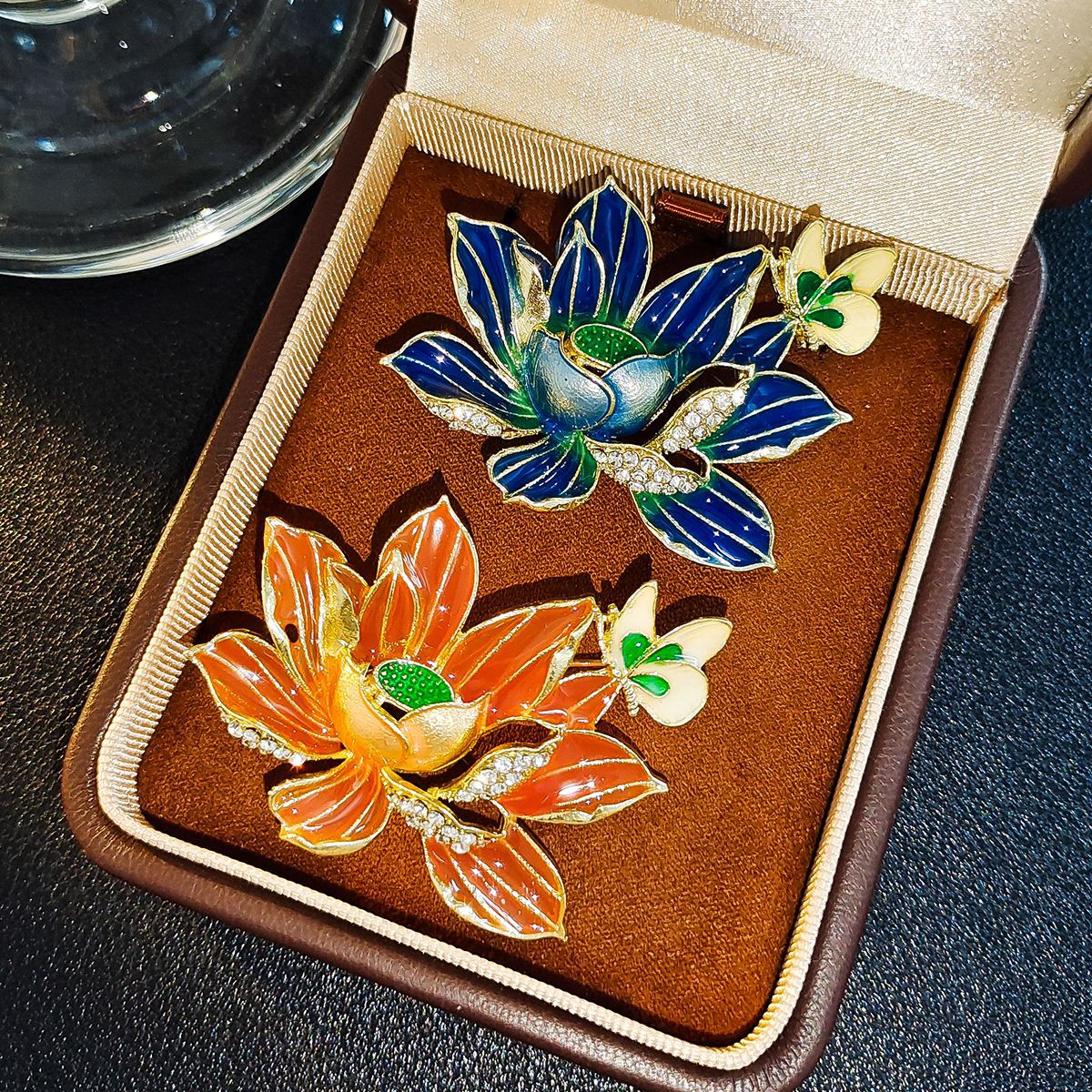 Retro Fashion Enamel Butterfly Lotus Brooch for Women, High-End and Elegant, Plant-Themed Brooch, Suitable for Cheongsam and Hanfu Accessories