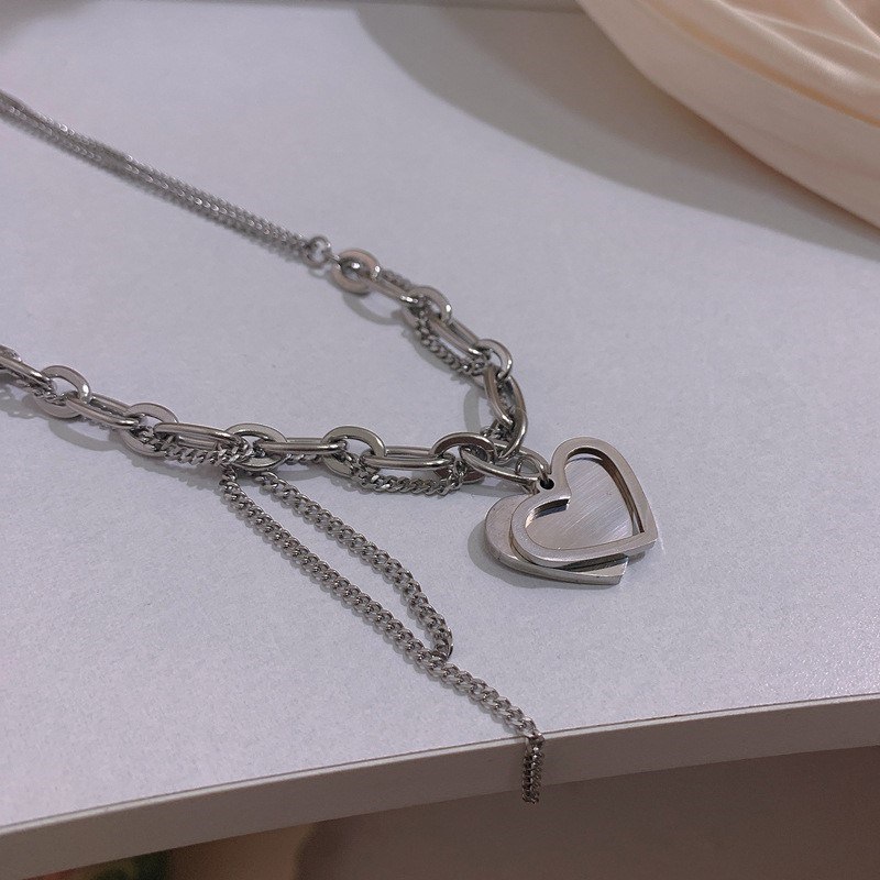 Vintage Tassel Heart Pendant Hollow Chain Titanium Steel Necklace Wholesale display picture 3