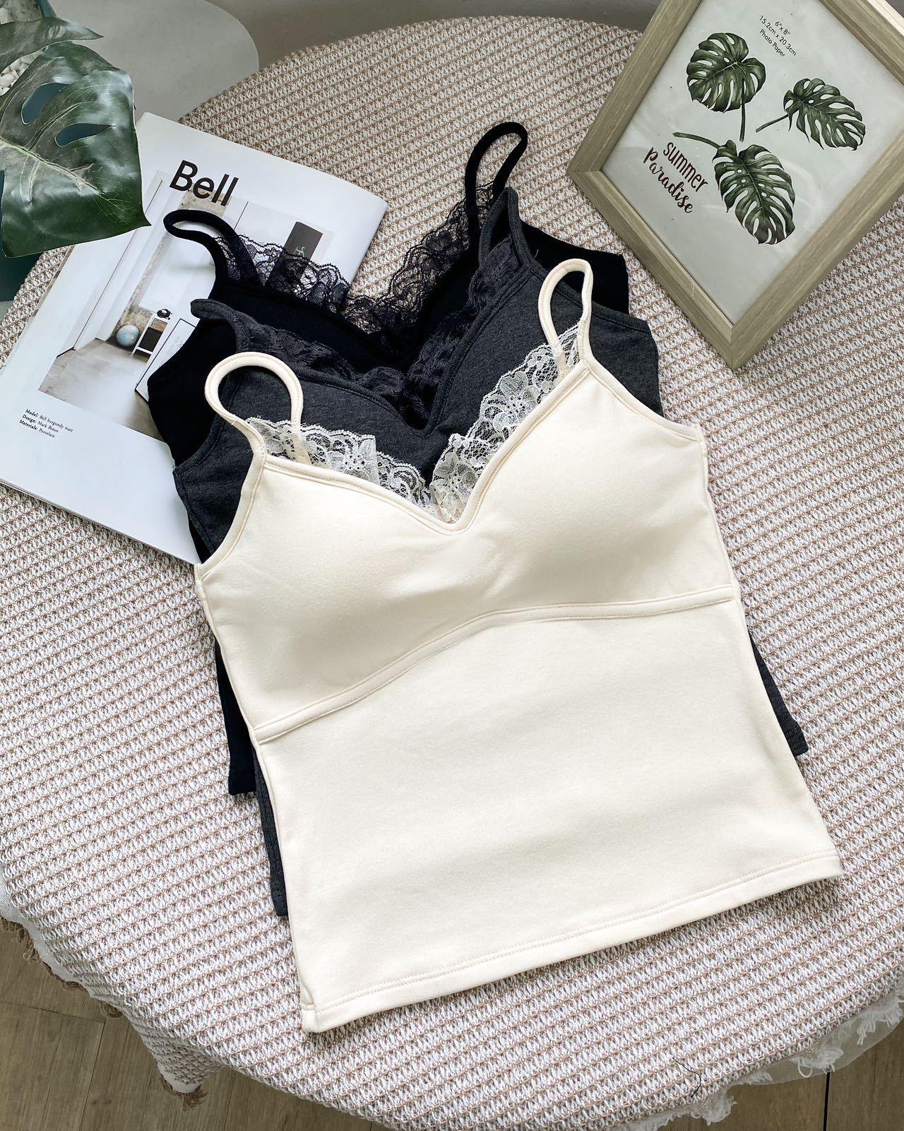 Dames geribbelde katoenen hemdje met ingebouwde bh en kant_voghion.com