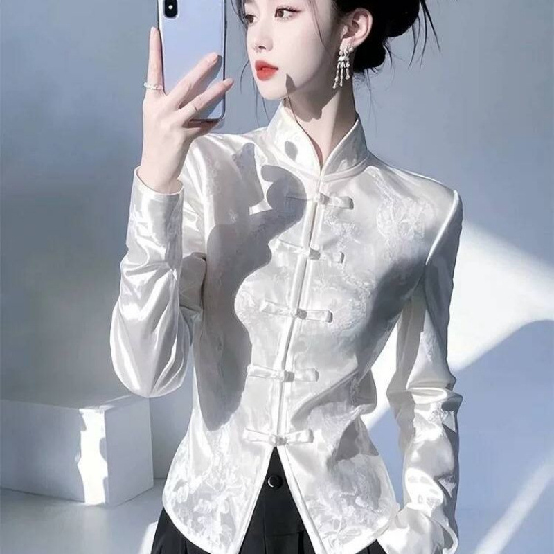 中国風のハイエンドホワイトサテンジャカードスタンドカラー長袖シャツ女性のための春のユニークでシックなボタン付き新しい中国風トップ|undefined