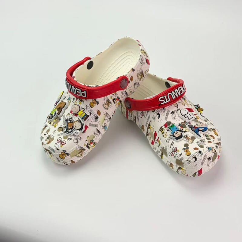 Croo Brand Children's Snoopy Outdoor Beach Clogs, Closed-Toe Slippers, Sandals, Mother-Daughter Shoes, Bathroom Shoes Croo Brand Children's Snoopy Outdoor Beach Clogs, Closed-Toe Slippers, Sandals, Mother-Daughter Shoes, Bathroom Shoes