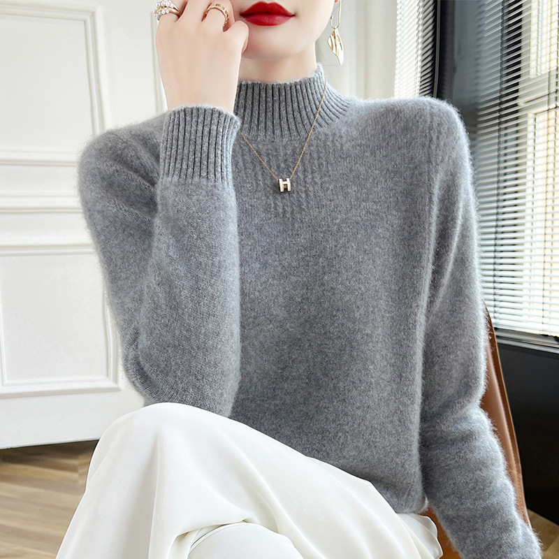 Demi-season woolen knitted sweater