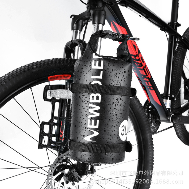 自転車の前のフォークは防水で強化されています。|undefined