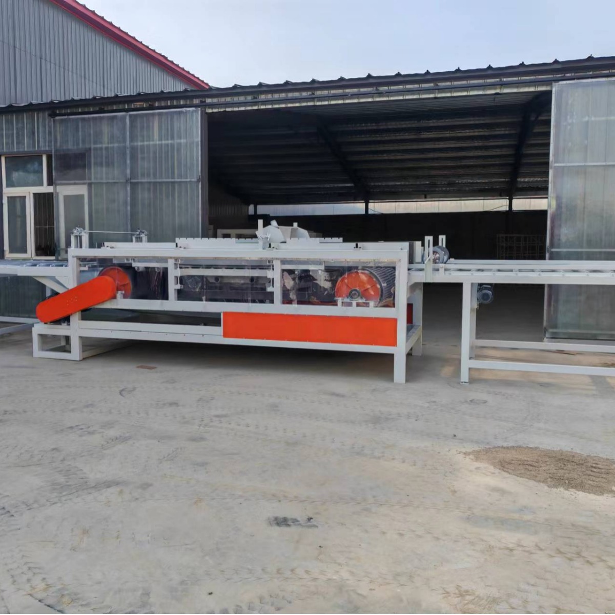 保温结构一体板设备简介 --大城宏达机械厂全自动硅质聚苯板设备