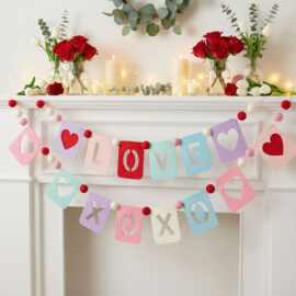 跨境专供 毛毡情人节毛毡花环xoxo毛毡横幅love悬挂壁炉装饰花环