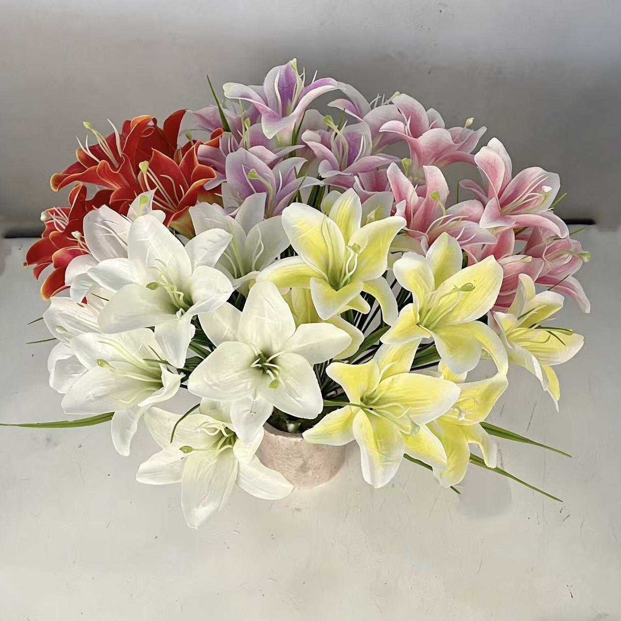 Simulación de flores de lirio de rama única Simulación de flores de lirio de casa de diseño suave sala de estar Simulación de flores de boda Simulación de flores de lirio