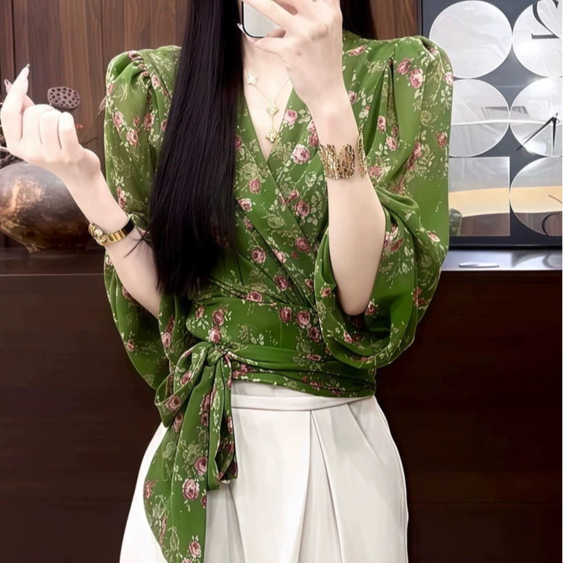 现货2025夏季新款法式洋气别致设计感时尚减龄雪纺衬衫绿色黄色