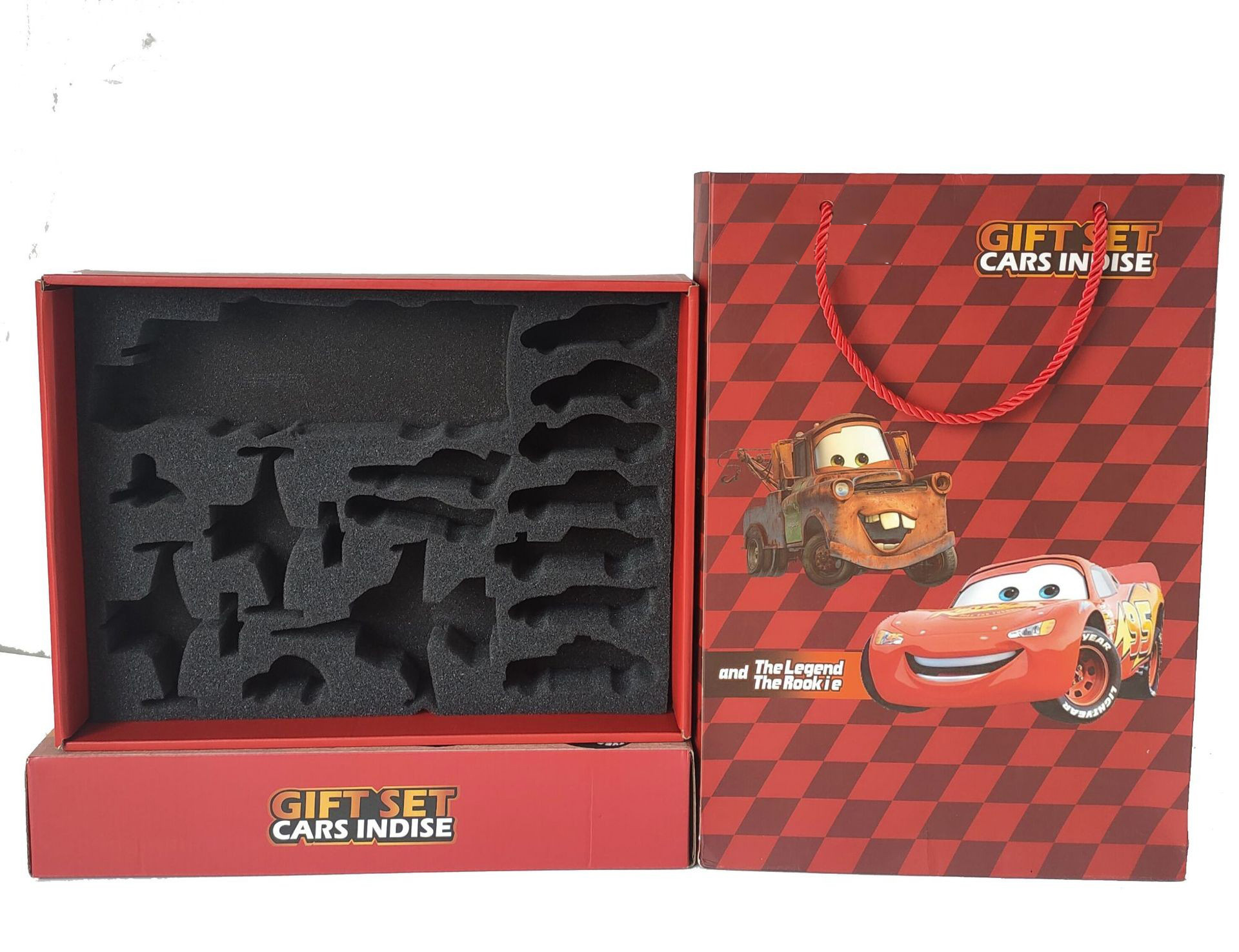 15개의 숫자 경주용 자동차 빈 포장 상자