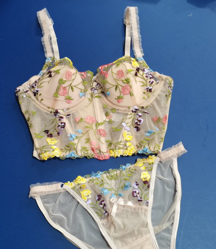 Sexy French Style Bra Set Flower Embroidered Colorful Bra Pure Desire Girl's Small Chest Show Large Steel Rim Underwear