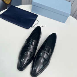 2023新款亮皮英伦休闲皮鞋男真皮三角扣软底潮鞋商务瘦版小皮鞋男