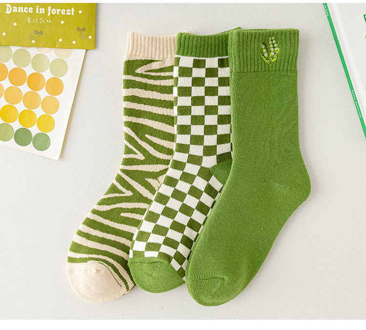 Green Socks Female Middle Tube Thick Warm Socks Pure Cotton Autumn And Winter Cotton Socks display picture 1