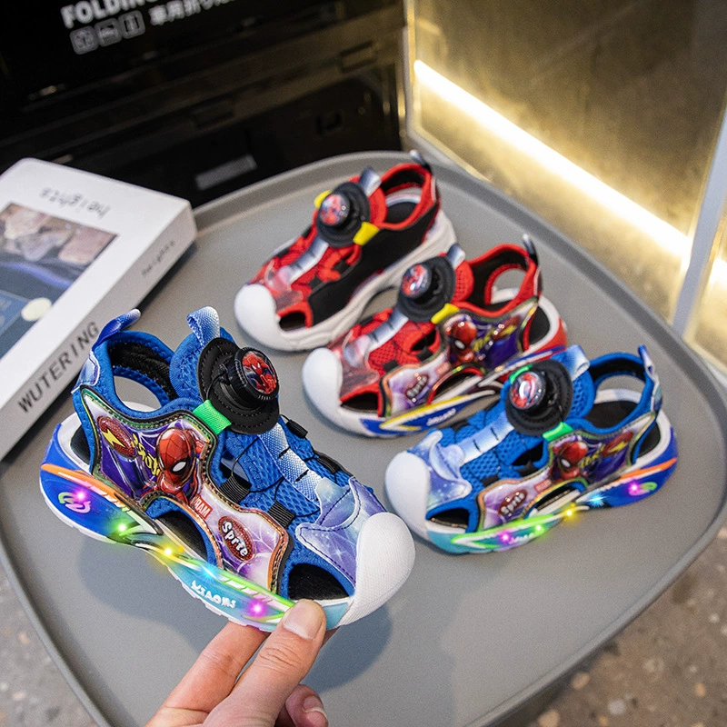 Детские летние сандалии Baotou Boys' Luminous 2025, новые, сетчатые, повседневные, пляжные, с вращающейся кнопкой, легкие.