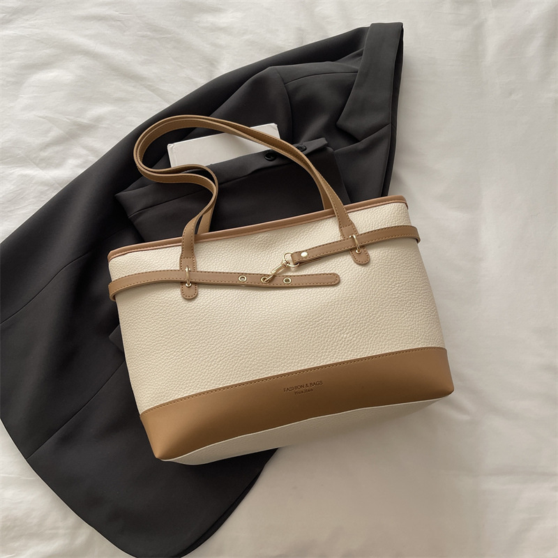 Bolsa de mano casual de gran capacidad para mujeres 2026 primavera nueva bolsa de hombro simple de color para trabajar bolsa de brazo