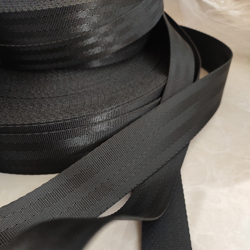 Cinturón de seguridad de imitación de nailon al por mayor del fabricante, cinta estampada negra para asiento de coche, tejido de cinco hilos diagonales, estilo industrial.