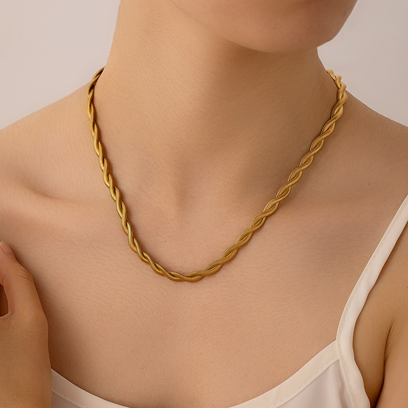 Joyería Al Por Mayor Elegante Color Sólido Acero Titanio Enchapado Collar Cadena De Clips Cadena De Cuerda Torcida display picture 5