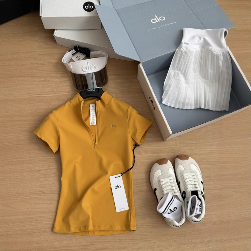 25春夏の新型韓国版の小さい襟の半ファスナーの修身はやせている半袖の速乾性のtシャツの上着の女性の項を現します。|undefined
