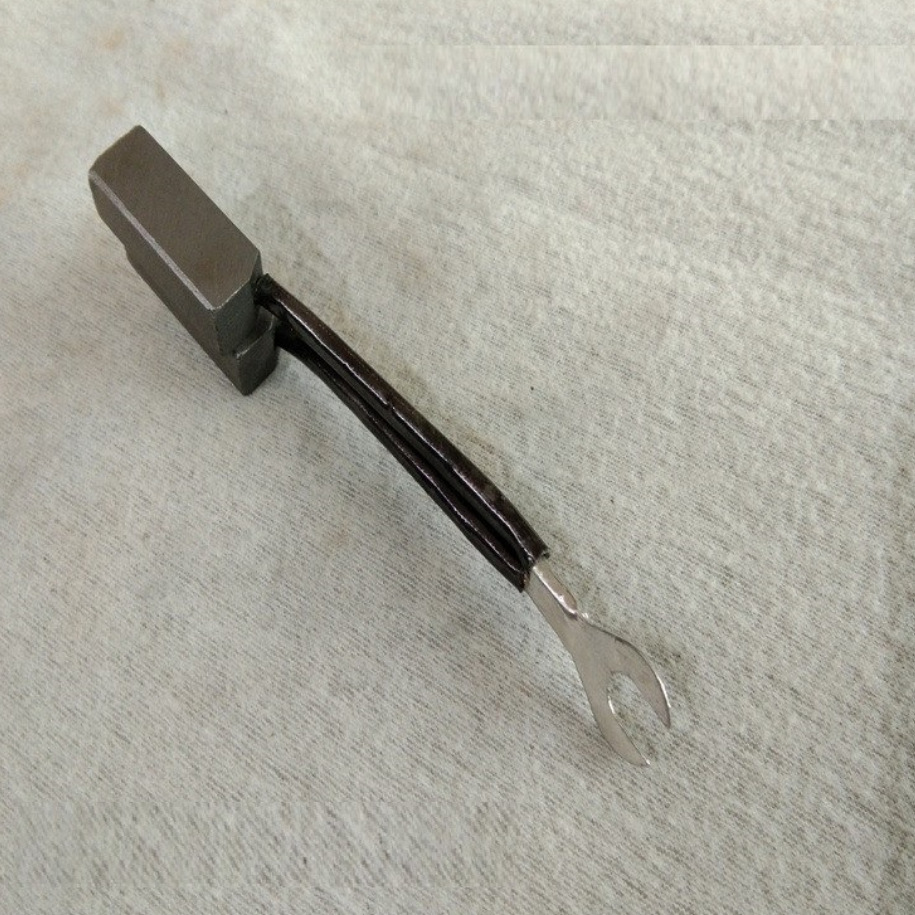 厂家供应啤机电机双线石墨碳刷 印刷配件附件