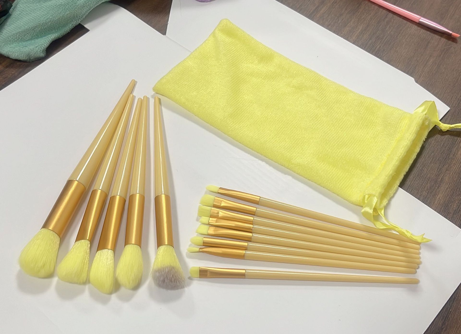 Nuevo 13 verde púrpura maquillaje cepillos traje rosa suave piel portátil polvo suelto Alta Luz cepillo maquillaje herramientas