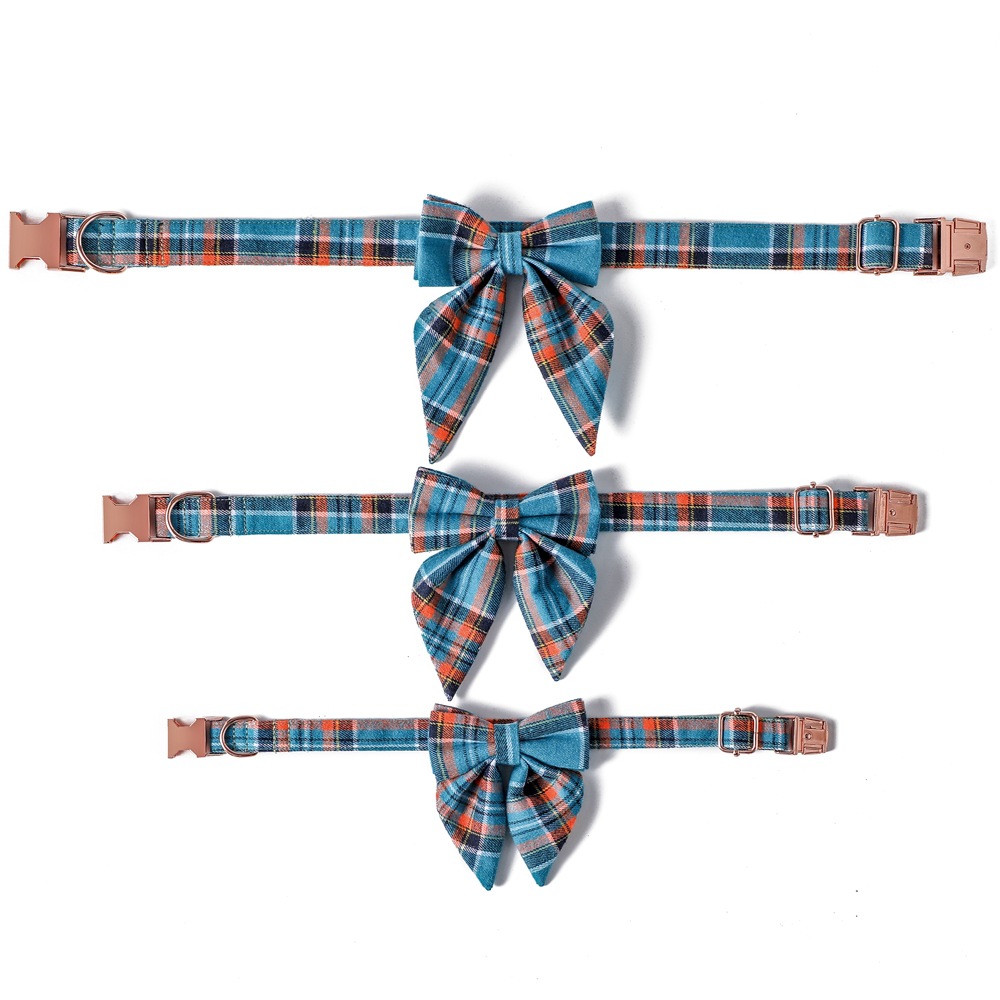 Fabricantes al por mayor collar de mascotas transfronterizas estilo británico cuadrilátero de Navidad oro rosa collar de botón arco