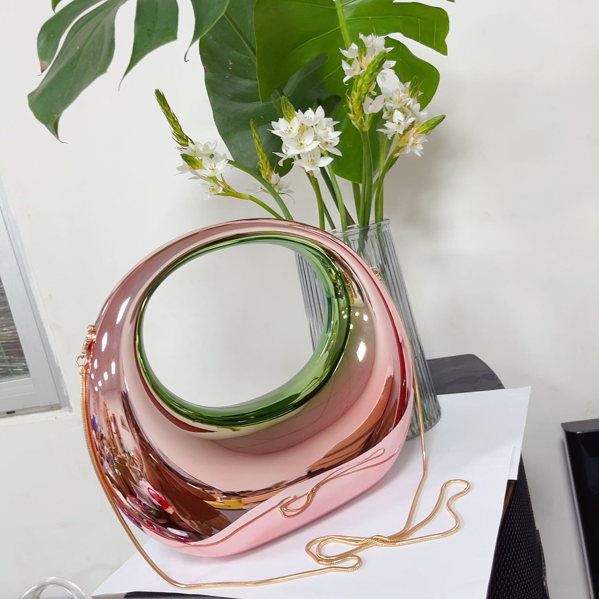 2025 Europa y los Estados Unidos nuevos productos transfronterizos bolsas de cena bolsas de moda meniscal bolsas de oro y plata ornamentos bolsas de cena bolsas de mano bolsas acrílicas