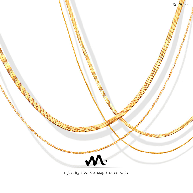 Venta caliente minimalista todo partido chapado en oro Cadena de clavícula estilo fresco ins elegante collar de cadena de hueso de serpiente de hoja de doble capa para mujeres transfronterizas