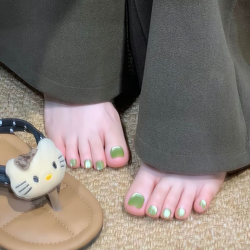 【Ling Luo Original】Summer Olive Green Cat Eye Toe Nails for a Gentle and Stylish Look
