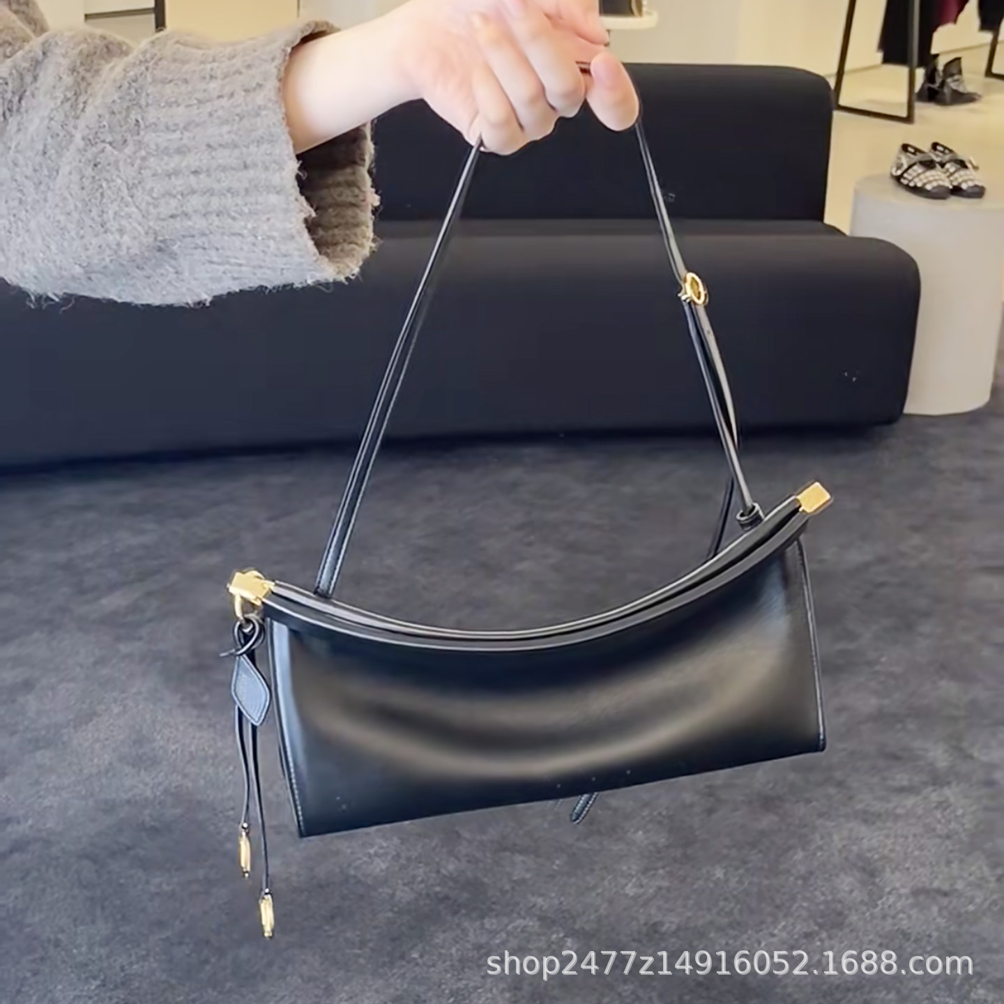Niche Design New Genuine Leather Clasp Bag Retro Baguette Bag Luxury Underarm Bag Simple Versatile Crossbody Bag For Women