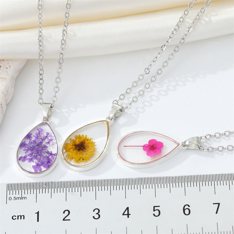 CrossBorder Sold Jewelry Drop Shape Transparent Resin Dried Flower Necklace Bohemian Preserved Fresh Flower Starry Clavicle Chainpicture1