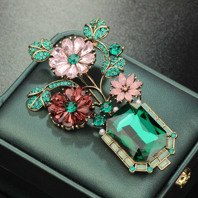 Yaxa sancaqları, Bauhinia Pearl Anti-light Corsage - high-sense-crystal-flower-cluster-brooch