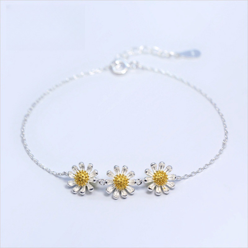 2048 Japanese and Korean New Style Small Fresh Three Small Chrysanthemum Flower Bracelet for Women Sweet Girl Versatile Ins Jewelry for Women