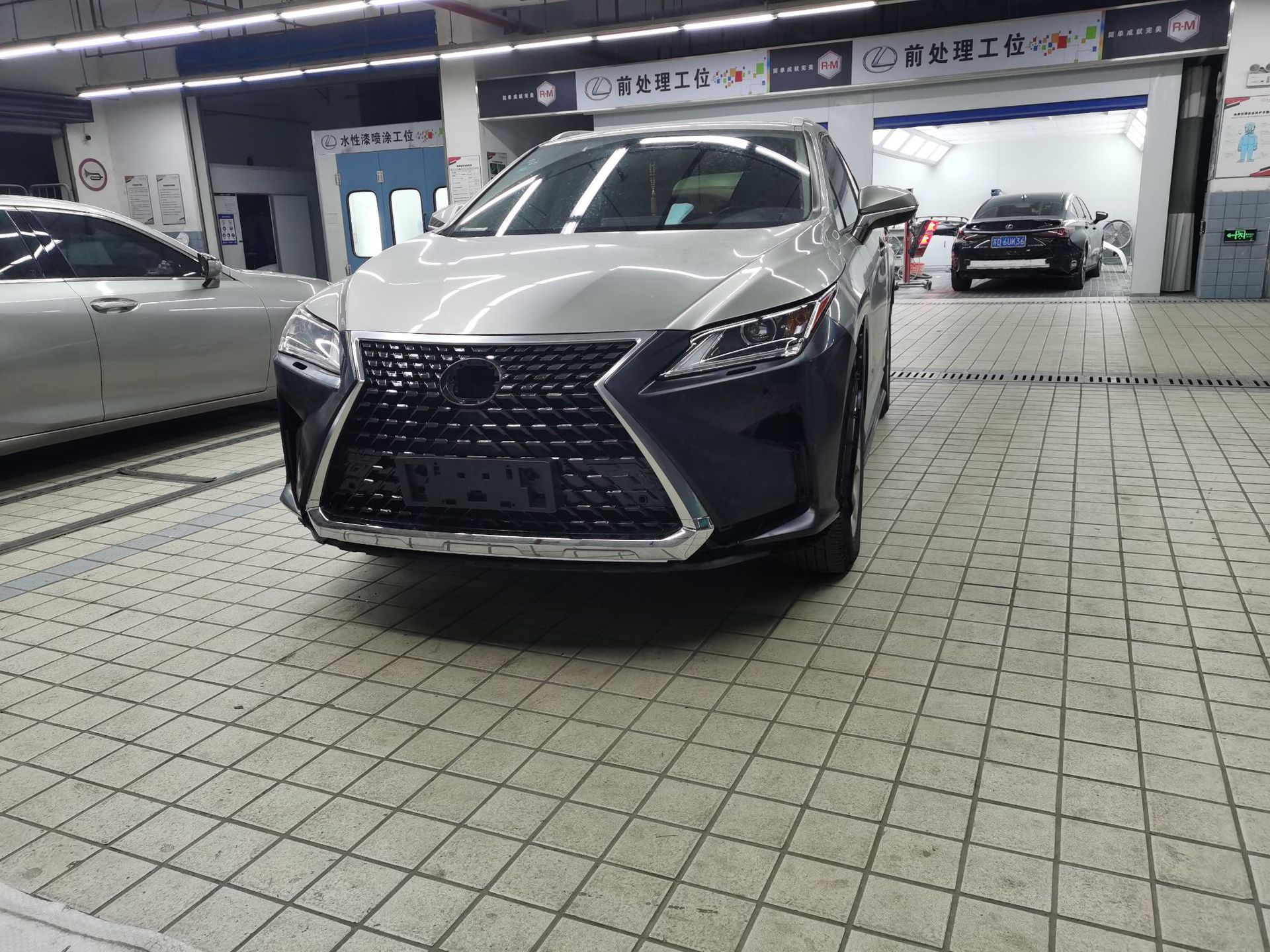 Suitable for 2016 Lexus RX, upgrade to 2021 model grille assembly in glossy black/plated finish, cross-border modification