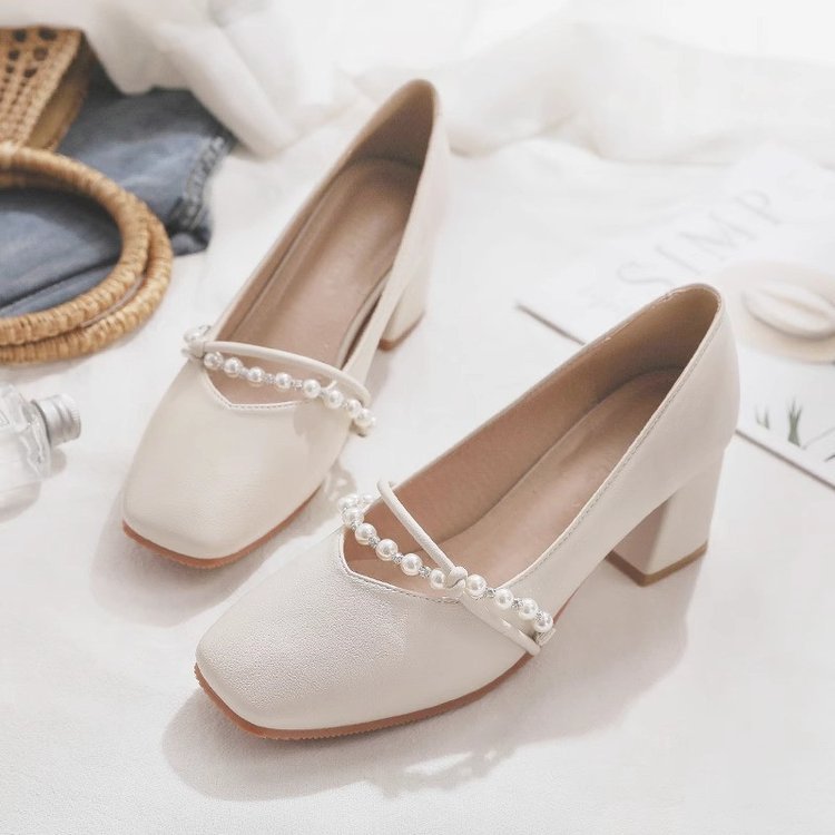 Zapatos de tacones altos de alta calidad para mujeres 2025, nuevos zapatos de estilo extranjero, zapatos de cuero rojos, zapatos de talón grueso con falda