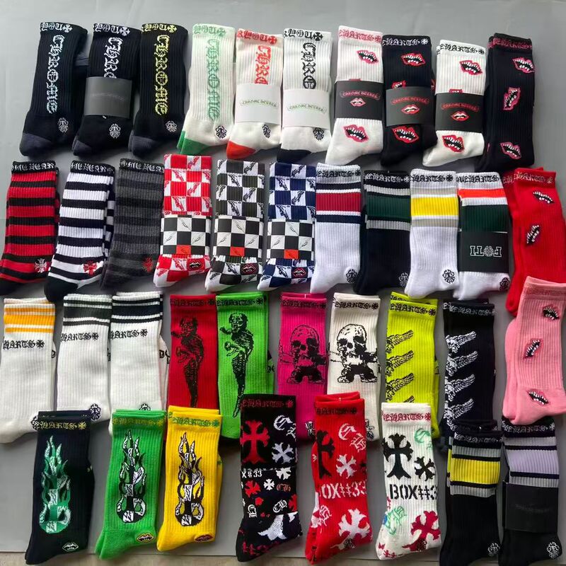 Chrome Hearts new towel-soled socks for men and women couples, featuring heart and red lip designs, graffiti fashion trend