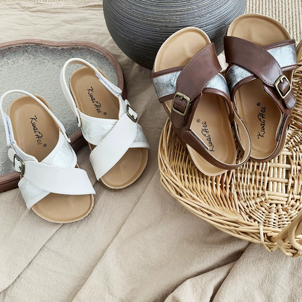 Детские сандалии 2025 Летние трансграничные взрывные ботинки с открытыми пальцами с липучкой для мальчиков и девочек прилив пляжной обуви