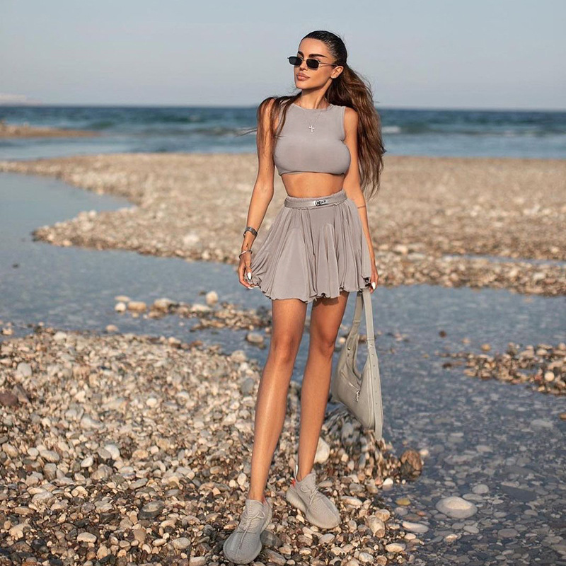 2025 transfronterizo Europa y América nueva moda de mujer estilo de vacaciones sexy chaleco con espalda abierta media falda casual de dos piezas para mujeres