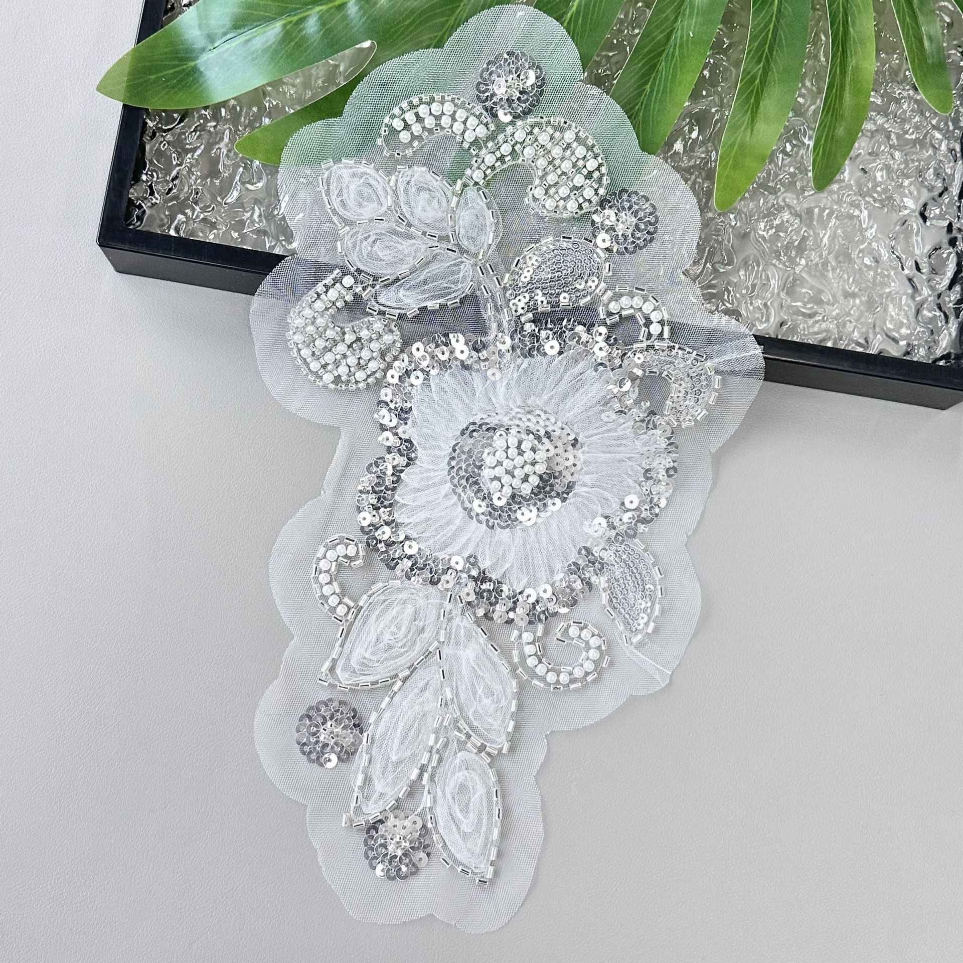 Flores de encaje, perlas de clavos, sequillas, vestidos, camisas, trajes de baile, ropa, pañuelos, accesorios