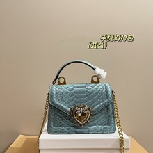 DG欧美风鳄鱼纹手提邮差包爱心真皮包翻盖单肩斜挎珍珠链条女包