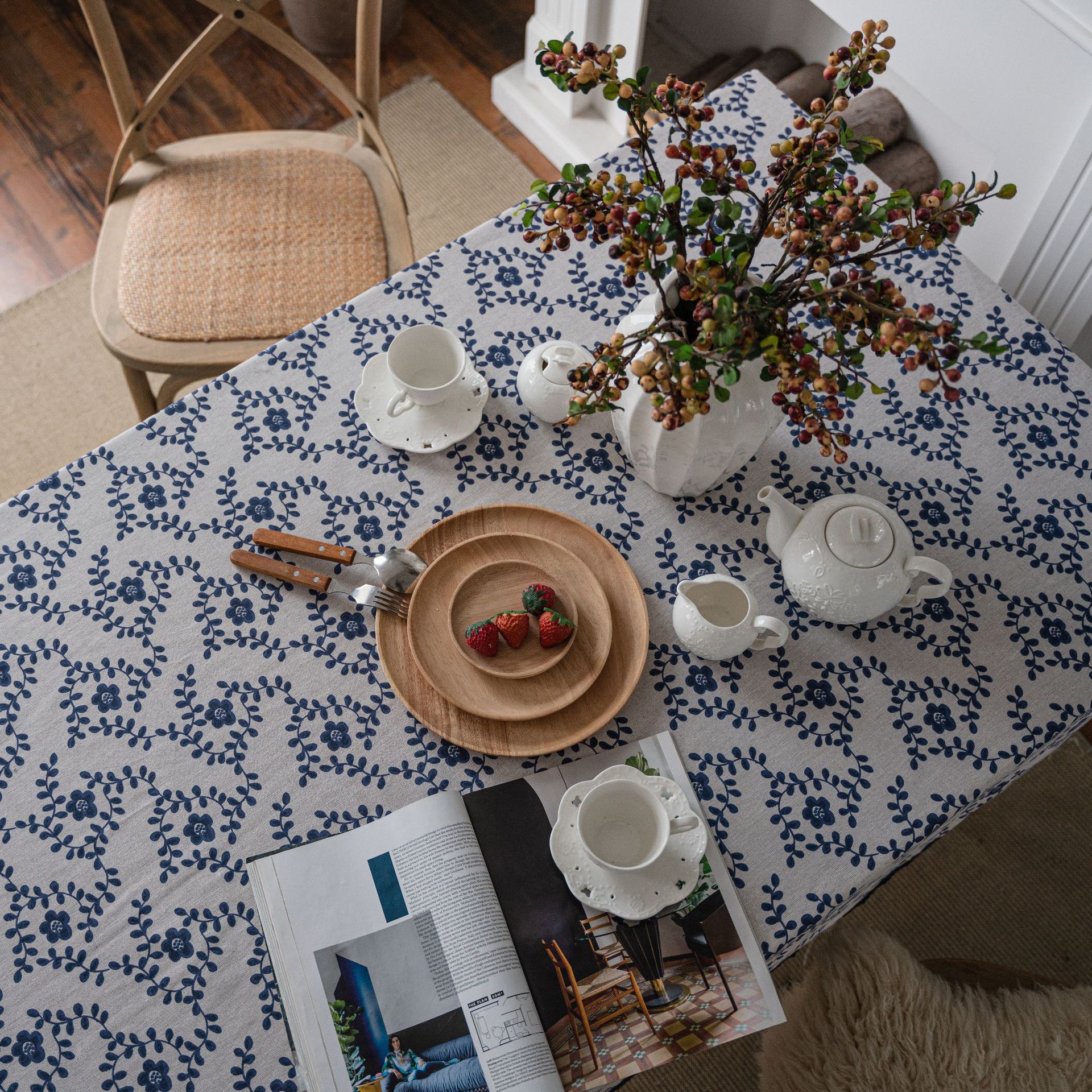 伊缦琪韵藏蓝梅花印花田园棉麻台布桌布批发家用盖巾蕾丝花边