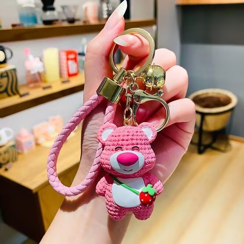 赤い鈴のイチゴのキーホルダーの女性のかわいい車のキーチェーンの装飾のファッション感の女子学生はfttのリュックサックを包みます。|undefined