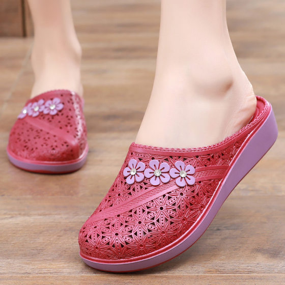 Women's summer new middle-aged mother's shoes retro fashion casual embroidered non-slip old man's shoes