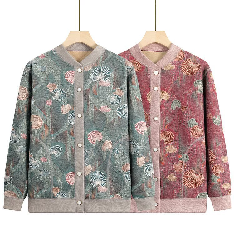 Live-streaming beauty never compromises, and so does short coats.