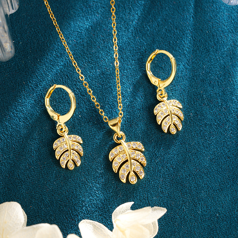 Collar de oro de arena de Vietnam Moda Super flash con microincrustaciones de hojas Pendientes Conjunto Mujer Dulce Todo fósforo Advanced Sense Joyas al por mayor