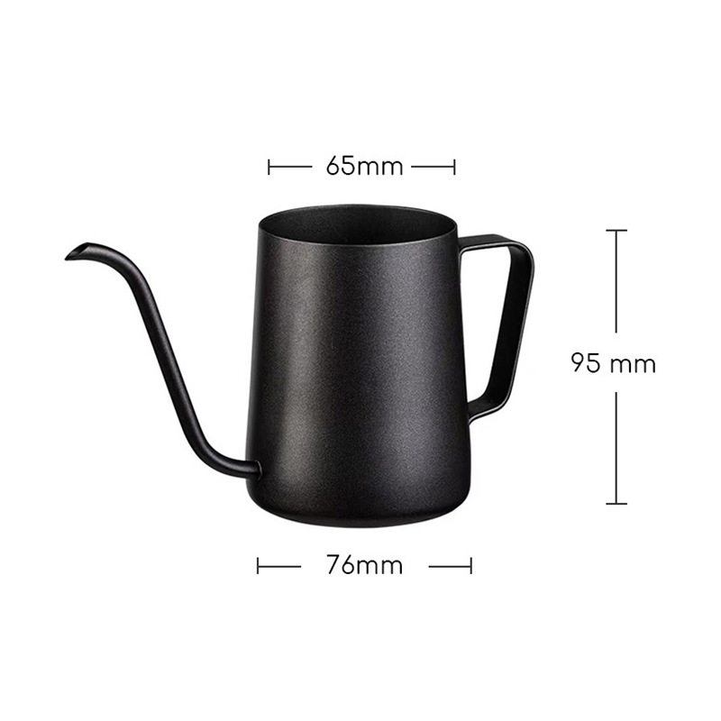 耳をかけるコーヒーの手でポットの先の口を突くポットの長い口ポットのステンレスの点滴式の水筒の家庭用コーヒーポット|undefined