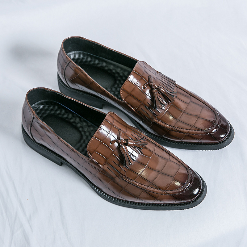 Casual con un pedal de punta, zapatos de cuero con bordas británicas para hombres, ropa de negocios coreana, zapatos de moda simples para hombres. image 7