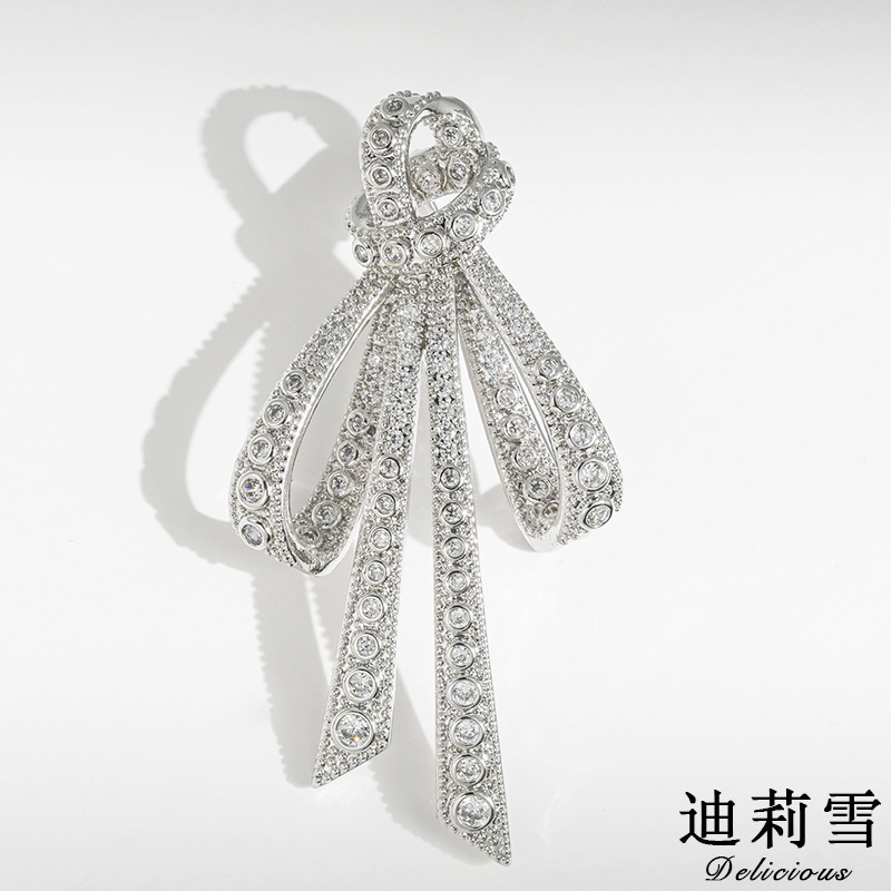 迪莉雪 气质通勤职场穿搭单品配饰 简约高级铜锆石蝴蝶结胸针别针|undefined