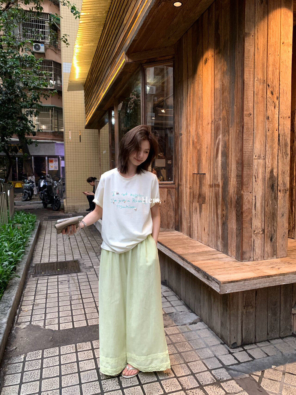 Quần culottes nữ ống rộng cạp cao chun eo viền ren dáng suông — màu trắng, xanh lá cây, yến mạch chi tiết 10